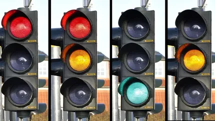 Semafoarele ar putea avea patru culori în viitor. Motivul pentru care legislația rutieră s-ar putea schimba la nivel mondial