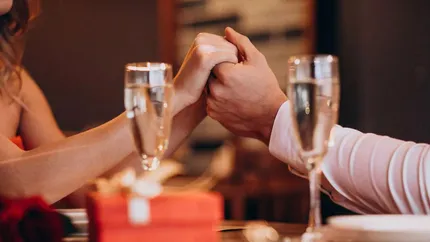 Românii dau bani grei pentru a sărbători Ziua Îndrăgostiților. Un cuplu și-a achiziționat o vacanță de 45.000 de euro