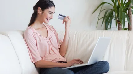 Femeile întrec bărbații la cumpărăturile online. Care sunt cele mai căutate produse