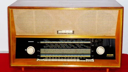 Radiourile vechi, considerate acum „vintage”, la mare căutare. Preţul unui aparat radio rămas de la bunici porneşte de la 2.200 de lei