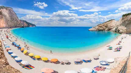 Vacanță de vis în Grecia! Ce insulă a primit cinci stele pentru peisaj, plajă, mâncare și băutură