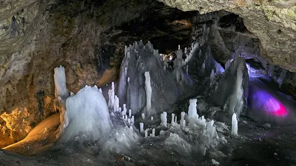 Cel mai mare ghețar subteran din România pe cale de dispariție! Avertizările disperate ale unui cercetător român. „România ar putea PIERDE cel mai important obiectiv turistic natural. Este vorba despre Ghețarul de la Scărișoara”