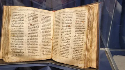 Cea mai veche Biblie ebraică din lume, vândută cu 38,1 milioane de dolari. A fost achiziționată de un fost ambasador SUA în România