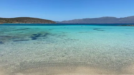 FOTO + VIDEO| „Hawaii de Grecia” atrage turiștii ca un magnet! Cum poți să ajungi pe insula paradis