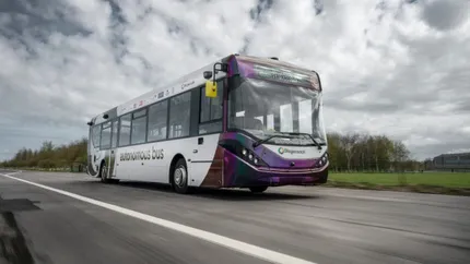 Premieră în Marea Britanie! Prima linie de autobuze care se conduc singure!