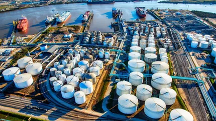 Petrolul se scumpeşte! Arabia Saudită a anunţat că reduce producția de petrol cu 1 milion de barili pe zi
