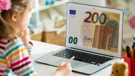 Calendarul Euro 200, prin care elevii și studenții pot cere bani de la stat pentru achiziția unui calculator, a fost modificat