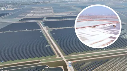 China a inaugurat primul parc fotovoltaic cu triplă funcție: produce electricitate, sare și creveți. Parcul se întinde pe o suprafață de 13 kilometri pătrați