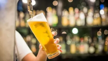 STUDIU: Românii obișnuiesc să-și înece amarul în alcool. Țara noastră ocupă locul 14 referitor la consum „Prefer țuica, palinca de casă”
