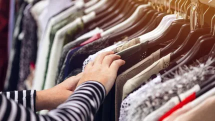 Generația Z preferă să cumpere îmbrăcăminte second-hand. Piața Globală a hainelor se va dubla până în 2027