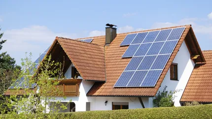 Casa Verde Fotovoltaice poate fi reluat! Societatea care a contestat respingerea din program a renunțat la proces!