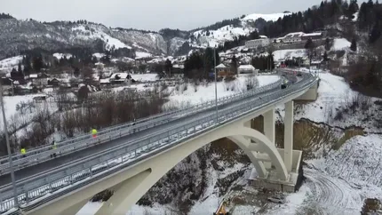 VIDEO. CNAIR a inaugurat noul pod peste Dâmbovița. Este cel mai lung pod arc din România și aduce un traseu nou pe culoarul Rucăr-Bran