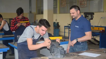 Ce salariu câștigă un român care lucrează ca lăcătuș în Germania