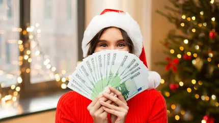 Primă de Crăciun întârziată, dar mai consistentă. Acești angajați vor primi bonusuri cuprinse între 4.000 și 6.000 de euro