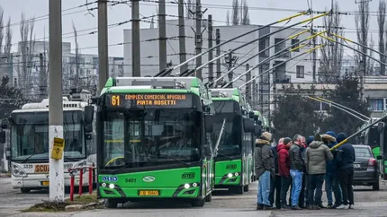 Troleibuzele Solaris intră în circulaţie în Bucureşti, pe linia 93, de sâmbătă, şi pe linia 61, de luni PREZENTARE VIDEO