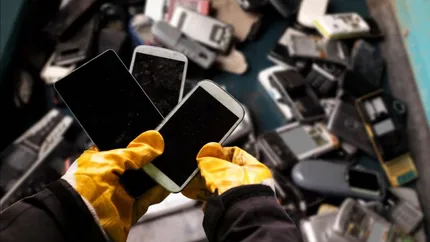 3 motive pentru care ar trebui să îți duci la reciclat vechiul telefon
