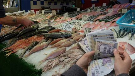 Românii, loviți de noi creșteri de prețuri. Peștele proaspăt sau la conservă, mai scump cu aproape 12% în februarie