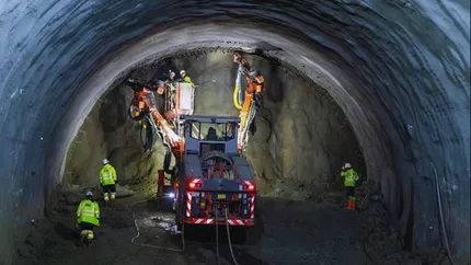 Video istoric pentru infrastructura din România: Austriecii de la PORR au forat primul kilometru din tunelurile „Daniela și Alina”. Sute de muncitori vor lucra și de Paște