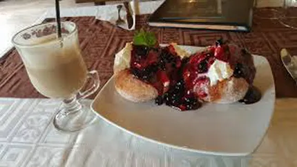 Meniu de pus în statistică: 42% dintre români comandă papanaşi la desert la restaurant