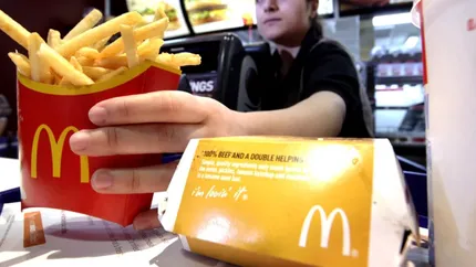 Cât câștigă un angajat de la McDonald’s în 2024. Se dau bonuri de masă și anumite sporuri