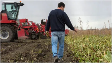 Metoda prin care un fermier a convins mai mulți români să lucreze pentru el