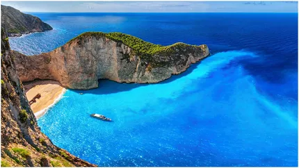 Grecia, locul în care insulele de vis sunt scoase la vânzare. Cât trebuie să scoți din buzunar pentru o bucățică de paradis