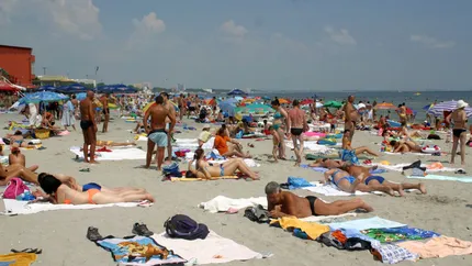 Mersul la mare în România, un lux. Cât costă să îți pui cearșaful pe plajă în Mamaia Nord