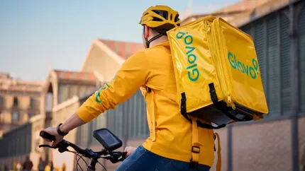 Câți bani ia pe lună un curier Glovo, în 2025. La ce sumă ajunge dacă se adaugă și bonusurile