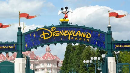 Vrei să lucrezi la Disneyland? Sunt 7000 de posturi libere! Parcul de distracții începe turneul de recrutare