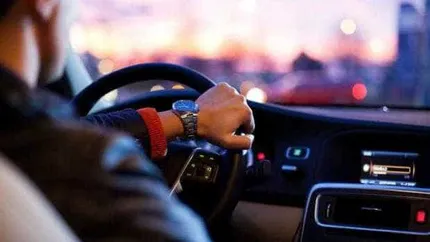 Codul Rutier 2024 interzice șoferilor să facă asta. Gestul banal care poate aduce o amendă de 825 de lei