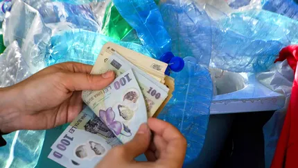 Câți bani a câștigat o femeie care a reciclat sute de pet-uri, la pelerinajul Sfintei Parascheva.