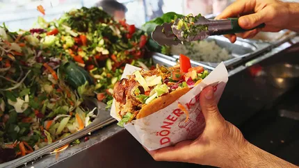 Doner kebap, motiv de dispută între Turcia și Germania. Nemții au declarat donerul mâncare tradițională