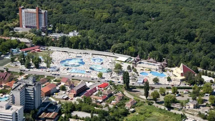O stațiune din România, devenită celebră în anii '80, e tot mai populară în rândul turiștilor străini: „Unii au făcut o asemenea reclamă, încât au atras și pe alții.”