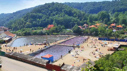 Locul de poveste din România unde o casă costă 10.000 de lei. E destinația perfectă la pensie