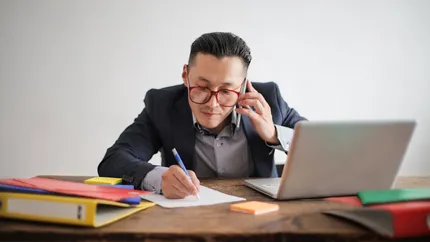 O nouă metodă de înșelătorie îi lasă pe români fără bani pe card. La ce să fii atent când te sună un număr necunoscut