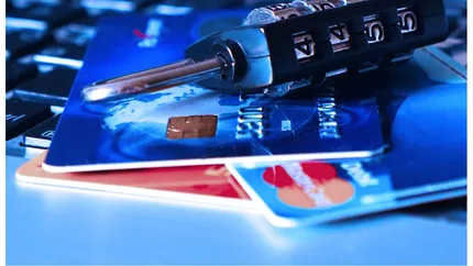 Noua metodă prin care escrocii fură banii românilor ce folosesc carduri. Cum era să o pățească un internaut