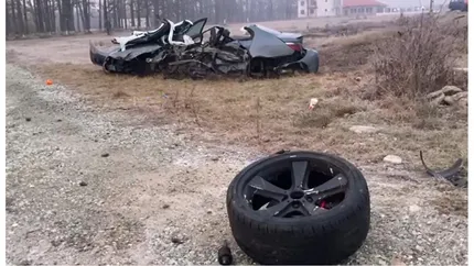 Un tânăr șofer cu permisul suspendat a murit la volanul unui BMW, după ce a fost izbit frontal de o dubă, pe contrasens