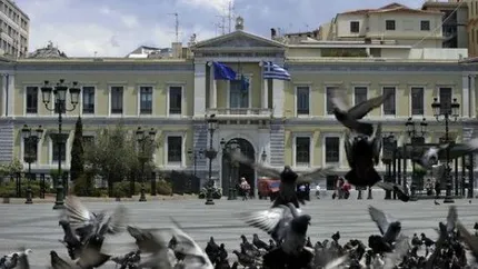 Se schimbă legea în această ţară. Care persoane nu vor mai fi taxate suplimentar de bănci