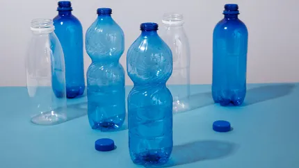 Dispar bidoanele de plastic! Lovitură pentru românii care reciclează, UE obligă România să facă schimbarea