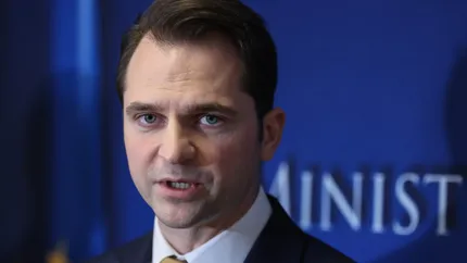Ministrul Energiei, Sebastian Burduja, a cerut companiilor din subordine să reducă urgent cheltuielile cu salariile şi numărul posturilor de conducere