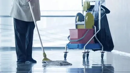 Ce salarii au femeile de serviciu în 2025. Lucrătoarele în curăţenie au ajuns să câştige mai bine decât casieriţele