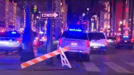 VIDEO Cel puțin zece morți după un atac asupra celor care petreceau Revelionul în stradă la New Orleans, SUA! O mașină a intrat în mulțime, apoi șoferul a coborât și a început să tragă!