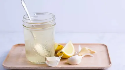 Ce se întâmplă în corp dacă bei apă caldă cu usturoi seara. Puțini cunosc efectul acestei băuturi