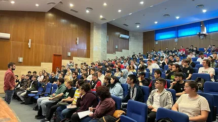 Cea mai scumpă facultate din România. Cât este taxa de şcolarizare, dacă nu ai prins loc la buget. După absolvire, câştigurile sunt pe măsură