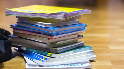 Manuale cu informații învechite în școli. În cel de Istorie scrie că România nu e încă în UE