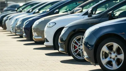 UE menține interdicția pentru mașinile noi pe benzină și motorină. Constructorii auto cer o revizuire a termenului