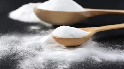 Românii mănâncă de două ori mai multă sare decât recomandă medicii. Riscurile pentru sănătate sunt uriașe!