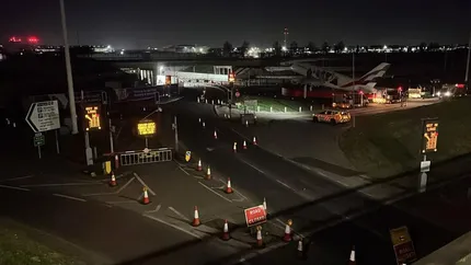 Aeroportul Heathrow din Londra a fost închis din cauza unei pene de curent provocate de un incendiu major