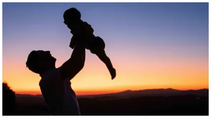 Numărul bărbaților din Italia care își iau concediu de paternitate s-a triplat în ultimii 12 ani. Măsura are un impact major asupra echilibrului familial