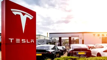 Un român a primit despăgubiri de 60.000 de lei de la Tesla, în urma unei hărțuiri. Compania a fost obligată să-l reangajeze